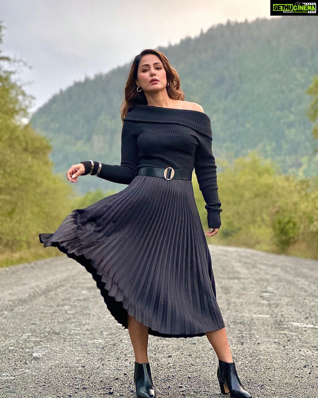 Hina Khan Instagram - Dude I don’t really care kinda look.. #BlackLover #winterstyle #FallFashion