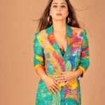 Hina Khan Instagram - Stay chic 💚 Outfit:- @advait_in x @doh_tak_keh Jewels:- @ananaofficial @blingthingstore Styled by @kansalsunakshi MUAH @sachinmakeupartist1 @_hair.by.freya_ 📸 @stolenmomentshub