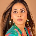 Hina Khan Instagram - Stay chic 💚 Outfit:- @advait_in x @doh_tak_keh Jewels:- @ananaofficial @blingthingstore Styled by @kansalsunakshi MUAH @sachinmakeupartist1 @_hair.by.freya_ 📸 @stolenmomentshub
