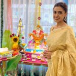 Hrishitaa Bhatt Instagram - On this auspicious day, may Lord Ganesha shower his blessings upon you and your family ✨️ . . . . . #hrishitaabhatt #bollywoodactress #mumbaiinfluencer #mumbaiinstagrammers #mumbaidaily #mumbaigram #mumbaifashion  #bollywoodfashion #bollywoodstyle #indianactress #ganeshchaturthi #ganeshchaturthi2023 #ganpatibappamorya #ganpati #ganeshutsav