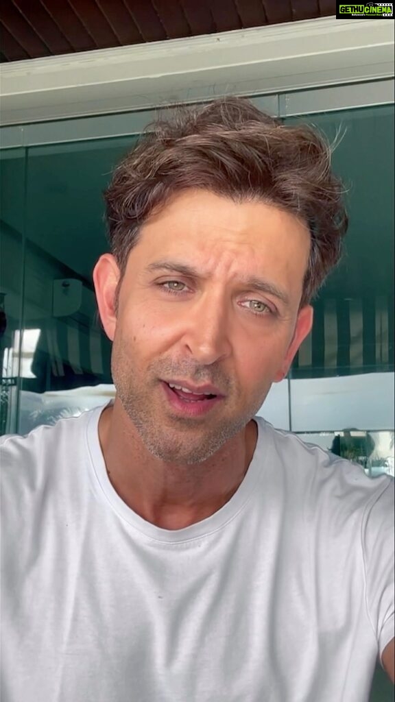Hrithik Roshan Instagram - #TheFreelancerOnHotstar is a MUST watch! Kudos to the entire cast and crew. Well done team @disneyplushotstar @neerajpofficial @fridaystorytellers 👏🏻 #collab
