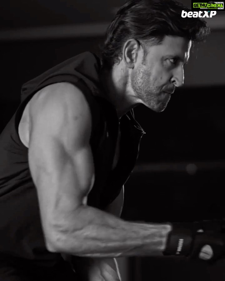 Hrithik Roshan Instagram - Hard work comes with a little pain, but it’s not something you cannot Beat! Trust @getbeatxp massage gun for super quick pain relief and faster muscle recovery. #BeatTheLimits #beatXP #Ad