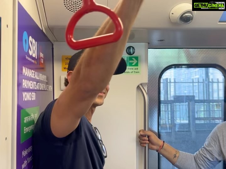 Hrithik Roshan Instagram - Took the metro to work today. Met some really sweet n kind folks. Sharing with you the love they gave me. The experience was spectacular. Beat the heat + the traffic. Saved my back for the action shoot I’m going for.