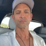 Hrithik Roshan Instagram - Today is mental health day. I just wanna say that I wouldn’t be here making each day count , being productive , being kind ( to myself too) , being at peace , taking on challenges , getting better at work, at life , at living , if it wasn’t for the years I have put into therapy. Working on oneself , on ones inner world is precious. My wish is for all of us to learn how to look inside. Become a community of aware adults. And just by doing that , we’d be changing the world. ❤️