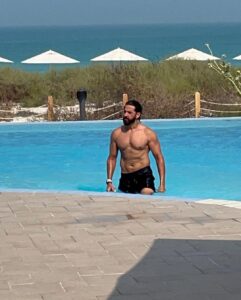 Hrithik Roshan Instagram - Vacation over. 
Presenting before and after pics. 

See you in the gym.
