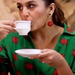 Huma Qureshi Instagram - Ek pyaali chai aur Tarla ki recipes dono ka ek hi kaam hai, dil ko khush kar dena☕️❤️ 1 Day to go, Watch #TarlaOnZEE5, premieres 7th July. @mrfilmistaani @pglens @ronnie.screwvala @ashwinyiyertiwari @niteshtiwari22 @gautamved83 @pashanjal @hasanainhooda @varun.shetty.1840 @tarladalal @renudalalcooking @manish_kalra_ @_sanjayshetty #SanjayDalal @deepak_dalal_official @rsvpmovies @earthskynotes @zee5 @zee5global @zeemusiccompany