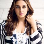 Huma Qureshi Instagram - When Tarla ji can’t stop touching her hair … #delhi #promotions Styled by : @sanamratansi Assisted by : @nirikshapoojary_ @ankitha_chauhan @sr_styleco Pant suit - @julyissue_online Earrings : @azotiique Rings - @e3kjewelry @ascend.rohank Photographer : @akshat_rastogi22 Hair : @rakshandairanimakeupandhair Make up : @ajayvrao721 Nails : @itssoezi