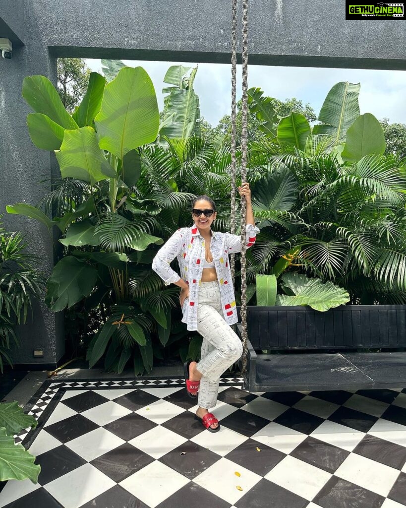 Huma Qureshi Instagram - Beautiful Memories… Beautiful Home away from Home .. this is most stunning property I’ve stayed in .. Thanks @airbnb for this gift 🎁 Outfit @nautanki.apparel