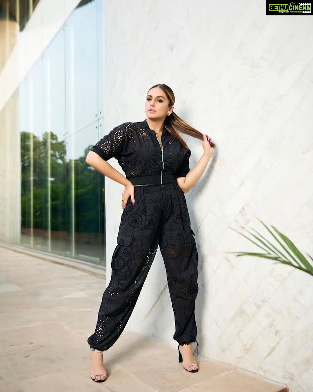Huma Qureshi Instagram - 🖤 Styled by : @sanamratansi Assisted by : @nirikshapoojary_ @ankitha_chauhan @sr_styleco Coords - zara Earrings : @houseofshikha Rings - @e3kjewelry @ascend.rohank Photographer : @akshat_rastogi22 Hair : @rakshandairanimakeupandhair Make up : @ajayvrao721 Nails : @itssoezi