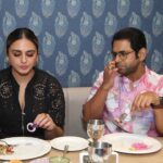 Huma Qureshi Instagram - Tarla was here 🤍 at Saleem’s eating Batata Musalam. The journey of Tarla and Saleem’s started back in the 70s. Today, almost 50 years later, looking at these two worlds come together makes my heart swell with pride. The power of food and how it brings communities together is one of the most beautiful things about India. #TarlaOnZEE5, premieres 7th July @mrfilmistaani @pglens @ronnie.screwvala @ashwinyiyertiwari @niteshtiwari22 @gautamved83 @pashanjal @hasanainhooda @varun.shetty.1840 @tarladalal @renudalalcooking @manish_kalra_ @_sanjayshetty #SanjayDalal @deepak_dalal_official @rsvpmovies @earthskynotes @zee5 @zee5global @zeemusiccompany @wearesaleems