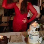 Huma Qureshi Instagram - I don’t know anyone who likes their burday more than I do 🤓🙈❤️ Thank you @queseraseramumbai for an amazing fun warm intimate night filled with laughter dancing and great food #love #gratitude #blessed