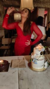 Huma Qureshi Instagram - I don’t know anyone who likes their burday more than I do 🤓🙈❤️ Thank you @queseraseramumbai for an amazing fun warm intimate night filled with laughter dancing and great food #love #gratitude #blessed