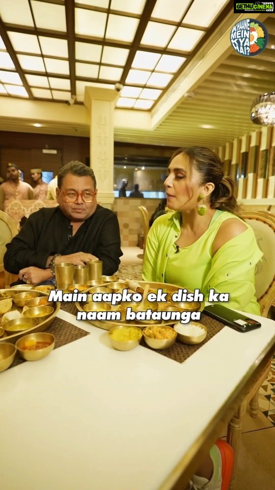 Huma Qureshi Instagram - When food meets glamour, it's a perfect match! 😍✨ Exploring delicious dishes with @iamhumaq and their bollywood match #tarla #humaqureshi #zee5 #kunalvijayakar #khaanemeinkyahai #vegetarian #foodforlife