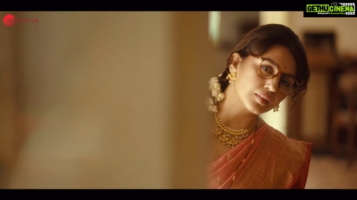 Huma Qureshi Instagram - Immerse yourself in the soul-stirring song #RaheNaKyun. Song out now! @mrfilmistaani @pglens @ronnie.screwvala @ashwinyiyertiwari @niteshtiwari22 @gautamved83 @pashanjal @hasanainhooda @varun.shetty.1840 @tarladalal @renudalalcooking @_sanjayshetty #SanjayDalal @suhit_abhyankar @rekha_bhardwaj @manojyadavwrites @deepak_dalal_official @rsvpmovies @earthskynotes @zee5 @zee5global @zeemusiccompany