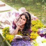 Huma Qureshi Instagram - “There can be no art in the absence of courage”, says Huma Qureshi, as she shoots for us on a bright morning in the spellbinding Dal Lake. The actor was in Srinagar, Kashmir, to be the showstopper for couturier Varun Bahl’s historic fashion show – the first ever mainstream showcase in the valley in the last forty years. Models from Srinagar and neighbouring areas participated spiritedly in the show. Two years ago, a fashion show held by locals in the valley had irked the radicals. They had taken out a protest march against the organisers. Bahl’s grand show turned out to be far cry – shutting down naysayers, it proved how fashion – a celebration of free will and individual liberty, can also become a means to counter extremism. It marked the fearless return of art and fashion in the Valley. Happy to see her mother’s homeland bounce back after a long period of gloom, Qureshi says fashion can serve as a powerful unifier. “Fashion can help find beauty and harmony even when it’s difficult to do so. It can bind people across the world. Fashion is liberating and should be allowed to flourish,” says Qureshi. Qureshi played the perfect muse for us as she posed for her first ever fashion shoot in Kashmir, celebrating wedding wear rooted in traditions. “Every bride looks resplendent irrespective of which part of India she is from. Whether it is a sari, a lehenga or a sharara —- Indian wedding couture has a special place in my heart. Its beauty is unmatched,” says Qureshi, who looks like a dream herself in Bahl’s splendid creations. Concept & Creative Direction: @sharaashraf Outfits: @varunbahlcouture Styling: @gopalikavirmani Photos: @lakshaysachdevaphotography jewellery: @thehouseoframbhajos coordination: @kayanaaaaat production: Irshu (@euphoriatravelservices )
