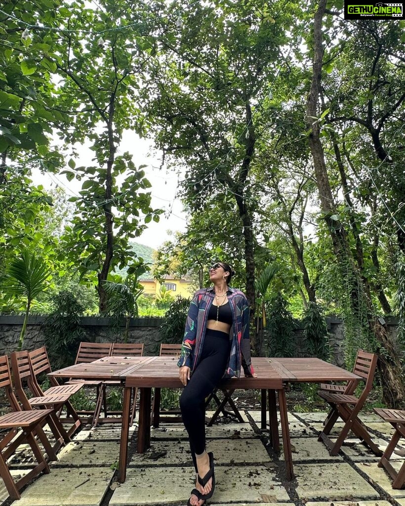 Huma Qureshi Instagram - Major Missing the comfort of this beautiful @airbnb property.. all those asking it’s in Alibaug .. So whoever is going please take me along ;-)
