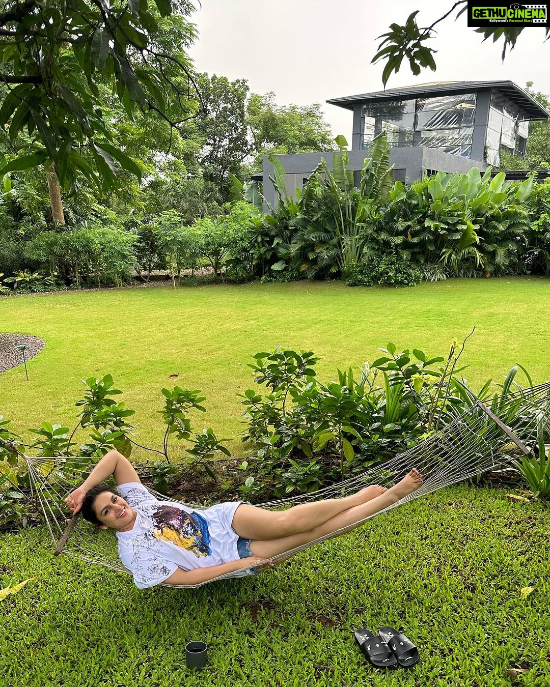 Huma Qureshi Instagram - Major Missing the comfort of this beautiful @airbnb property.. all those asking it’s in Alibaug .. So whoever is going please take me along ;-)