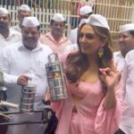 Huma Qureshi Instagram – Best press conference today … with our Dabbawallas.. our city’s lifelines … perfect 10 on 10😍 

#TarlaOnZEE5, watch now

@mrfilmistaani @pglens @ronnie.screwvala @ashwinyiyertiwari @niteshtiwari22  @gautamved83 @pashanjal @hasanainhooda @varun.shetty.1840 @tarladalal  @renudalalcooking @manish_kalra_ @_sanjayshetty #SanjayDalal @deepak_dalal_official @rsvpmovies @earthskynotes @zee5 @zee5global @zeemusiccompany