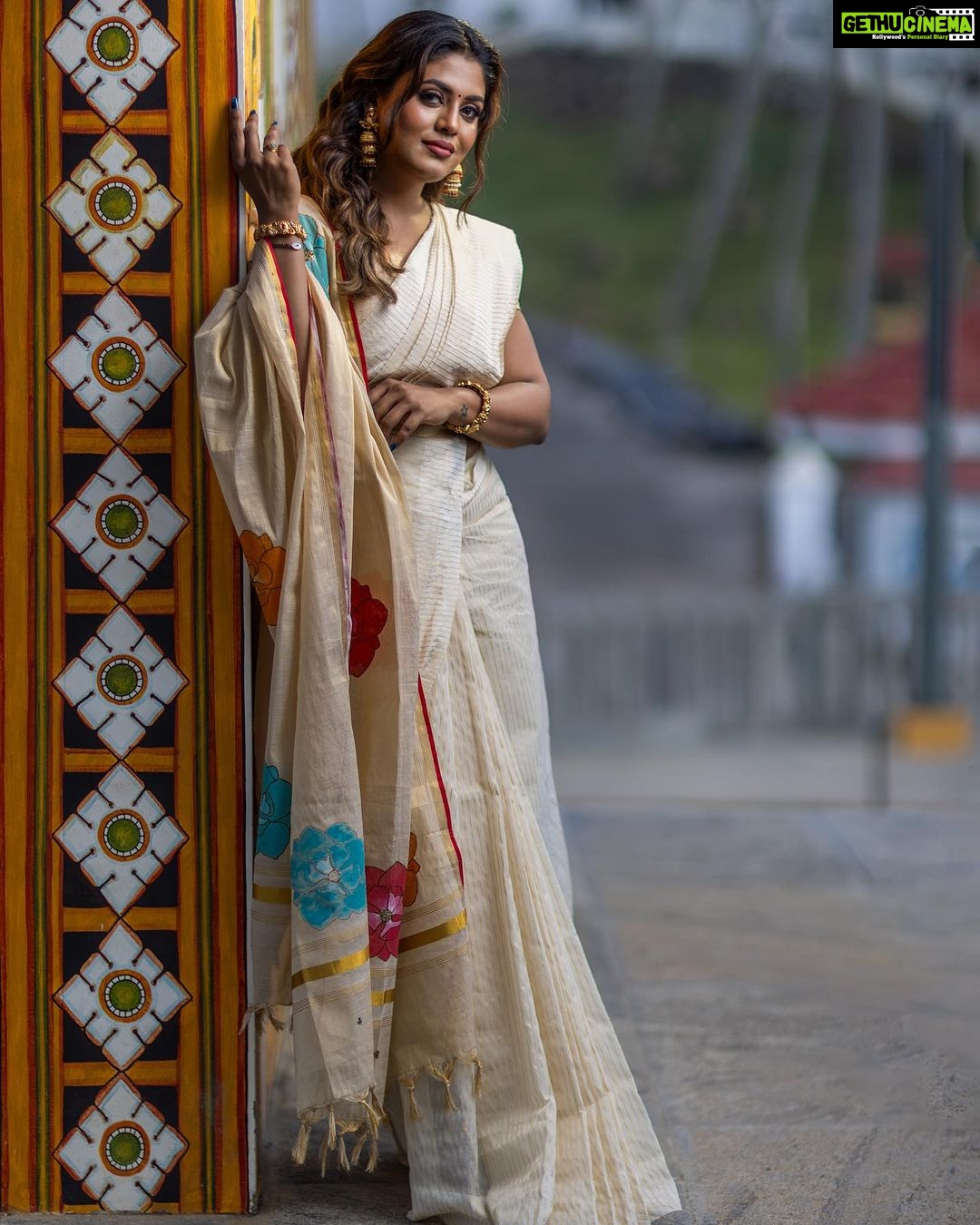 Ineya Instagram - On this Onam, stepping into the festivities with the grace of tradition and the chic of designer fashion! Model @iam_ineya Designer @weaversvillagestore @sobhaviswanath_official MUA @parvathy_prajeev @parvathy_prajeev.j @la_fairy_makeup_studio Styling @lekshmy_prajeev Jewellery @planetjewel Pics @jyothi_krishna_cm Credits @vvluckylechu #onamfashion #happyonam #festival #festivewear #festivals #fashionmodel #actress #handloom #handloomsaree #jewelry #onam #onamsaree #keralaactress #tamilcinema #kannadaactress #tamilheroine #desinersarees #fashion #fashionmodel #fashiondesigner #fashionphotography #canonphotography