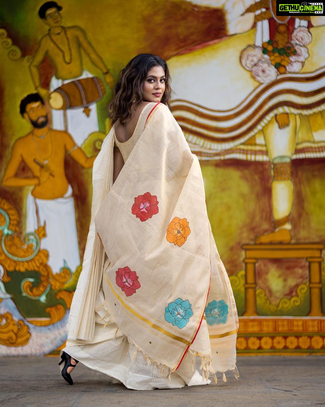 Ineya Instagram - On this Onam, stepping into the festivities with the grace of tradition and the chic of designer fashion! Model @iam_ineya Designer @weaversvillagestore @sobhaviswanath_official MUA @parvathy_prajeev @parvathy_prajeev.j @la_fairy_makeup_studio Styling @lekshmy_prajeev Jewellery @planetjewel Pics @jyothi_krishna_cm Credits @vvluckylechu #onamfashion #happyonam #festival #festivewear #festivals #fashionmodel #actress #handloom #handloomsaree #jewelry #onam #onamsaree #keralaactress #tamilcinema #kannadaactress #tamilheroine #desinersarees #fashion #fashionmodel #fashiondesigner #fashionphotography #canonphotography
