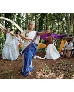 Isha Sharvani Instagram - It was so special having @meeteshtaneja come to our studio in Kerala to spend a day with the Daksha Sheth Dance Company. 

Thank you for capturing moments that bring back such cherished memories of a tribe of artists coming together to put on a show. Our art, laughter, hard work and passion seen through your lens 🙏🏾❤️

So much love 💕