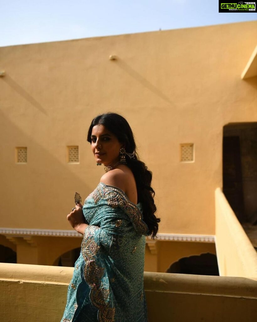 Isha Talwar Instagram - Dress code for Ganesha ! 🐘 Om Gam Ganapataye namah 🧡 #modak