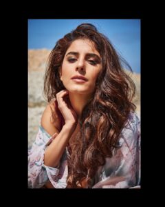 Isha Talwar Instagram - Gel,no gel, All of us can tell, They cast a spell! 🏝️☀️🌊