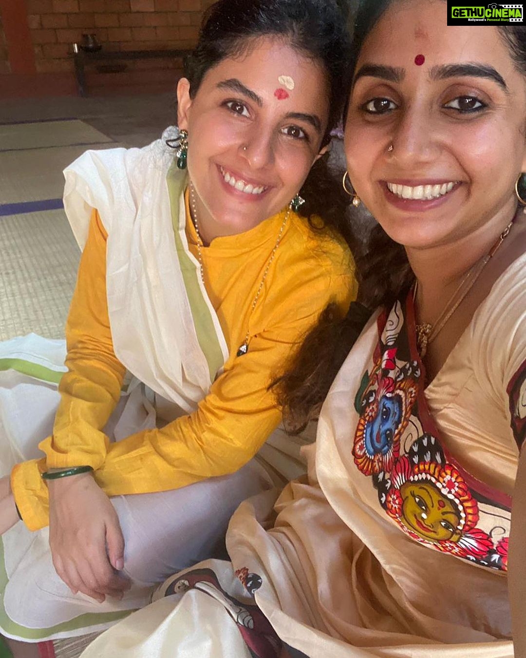 Isha Talwar Instagram - What a year I am having in Kerala - we don’t just dress up on Onam- we dance / act pretty much everyday and flow ! It’s hard to stay away from home for long periods but Guruji’s home makes it worth it for me … Onashamsagal - truly a new year for me in every sense of it ! @natanakairali 🍀🌸 #anartistsway