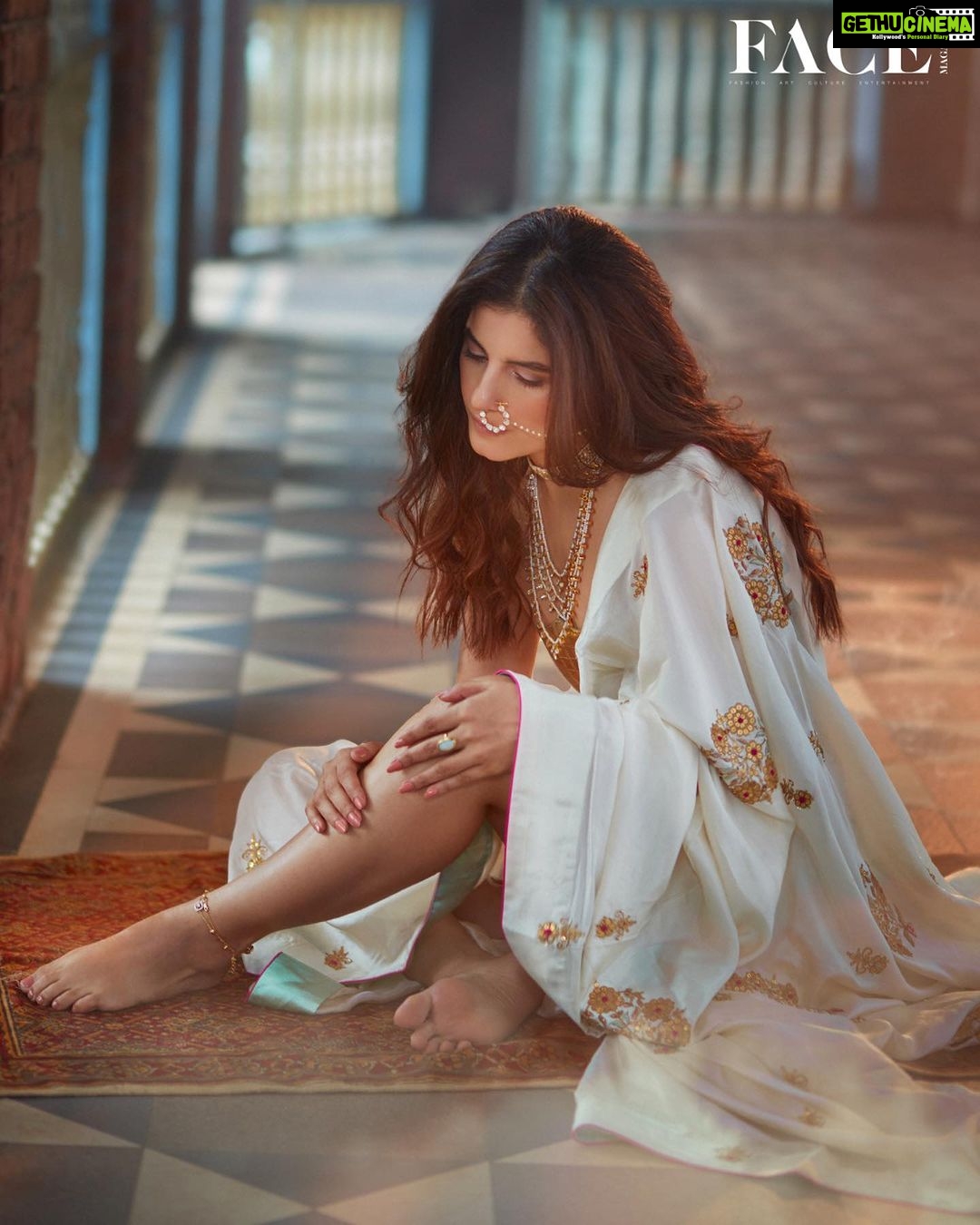 Isha Talwar Instagram - Faces ๐บ Produced By: @facemag.in Publisher: @harshithundet @kanchanshrivastava06 Creative Director: @farrahkader Photography: @tejasnerurkarr Stylist: @hemlataa9 @stylebyhemlataa Makeup Artist: @richie_muah Hair Stylist: @ashisbogi Interview by: @gayathri__ramachandran Asst. Stylist: @saloni142_ Shoot Coordinator: @masaladosa_ Asst. Creative Dir: @haaute Face Intern: @_shikhaaaaaaaa Fashion Intern: @the_sudha_sharma Artist Publicly: @hardlyanonymous_2.0 Location: @sofitelmumbaibkc On Isha- White Saree with Corset Blouse: Saree: @thesilksaga Jewellery: @tyaanijewellery Blouse: @martyco.in Maroon Flowy Dress: Outfit: @sajke.in Jewellery: @tyaanijewellery Peach Wrap Dress with Bralette: Outfit: @since1988.in Jewellery: @tyaanijewellery Embellished Sheer Dress: Outfit: @raishmacouture Jewellery: @tyaanijewellery