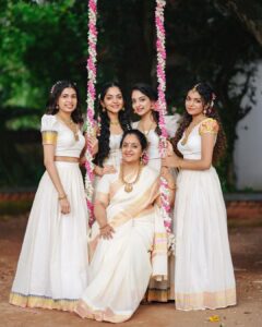 Ishaani Krishna Instagram - ഓണാശംസകൾ 🌸

shot by @sk_abhijith 
jewellery @regaljewellers_in 
hair by @brahma_hairandmakeup 
pattu-pavada stitched by @ahamboutique 

#Onam2023 🌸✨