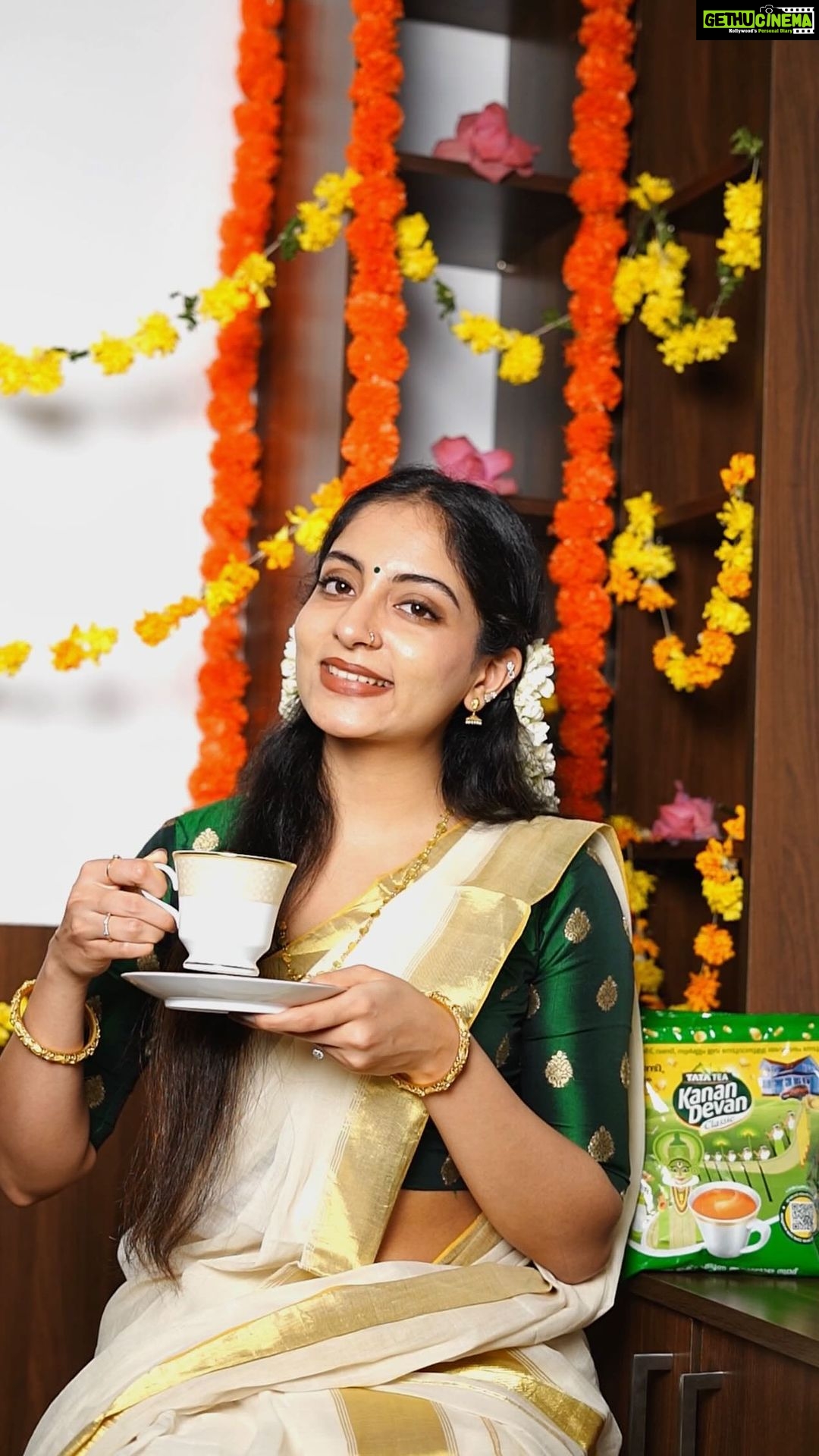 Ishaani Krishna Instagram - #Ad ടാറ്റ ടീ കണ്ണൻ ദേവനോടൊപ്പം ഈ ഓണത്തിന് ഒരു തകർപ്പൻ പുത്തൻ തുടക്കം കുറിക്കൂ! ഉത്സവകാല പാക്ക് വാങ്ങൂ, മത്സരത്തിൽ പങ്കെടുത്ത് ഒരു 2BHK വീട്, ടാറ്റ ഹാരിയർ കാർ, സ്വർണനാണയങ്ങൾ എന്നിവ നേടാനുള്ള അവസരം കരസ്ഥമാക്കൂ! *TNC apply, available at https://bit.ly/KDOnam2023Promo #KananDevanVeedu2023 #TataTeaKananDevan #UniqueTasteLovedByKerala #Onam #I#Onam2023