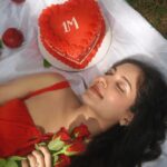 Ishaani Krishna Instagram - 1M Always Grateful 🌹✨ Cake beautifully done by : @pieceocake._