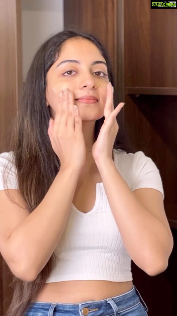 Ishaani Krishna Instagram - #Ad My go to products for Skincare has always been @olayindia and currently I’m using their Niacinamide Range that consists of both Serum & Cream. It has multiple benefits like ⬇️ ✨ Bioavailable Niacinamide that easily absorbs into the skin ✨ Penetrates 10 layers deep into the skin ✨Helps target 7 signs of uneven skin tone like acne marks, dullness & dark spots ✨ Suits all skin types + lightweight Grab this range at 25% off only on Nykaa by using my code: ISHAANI25 💖 #Ad #OlayNiacinamideRange #OlayIndia #Niacinamide #Bioavailable #Skincare #Am #Pm #Regimen #Routine #HappySkin