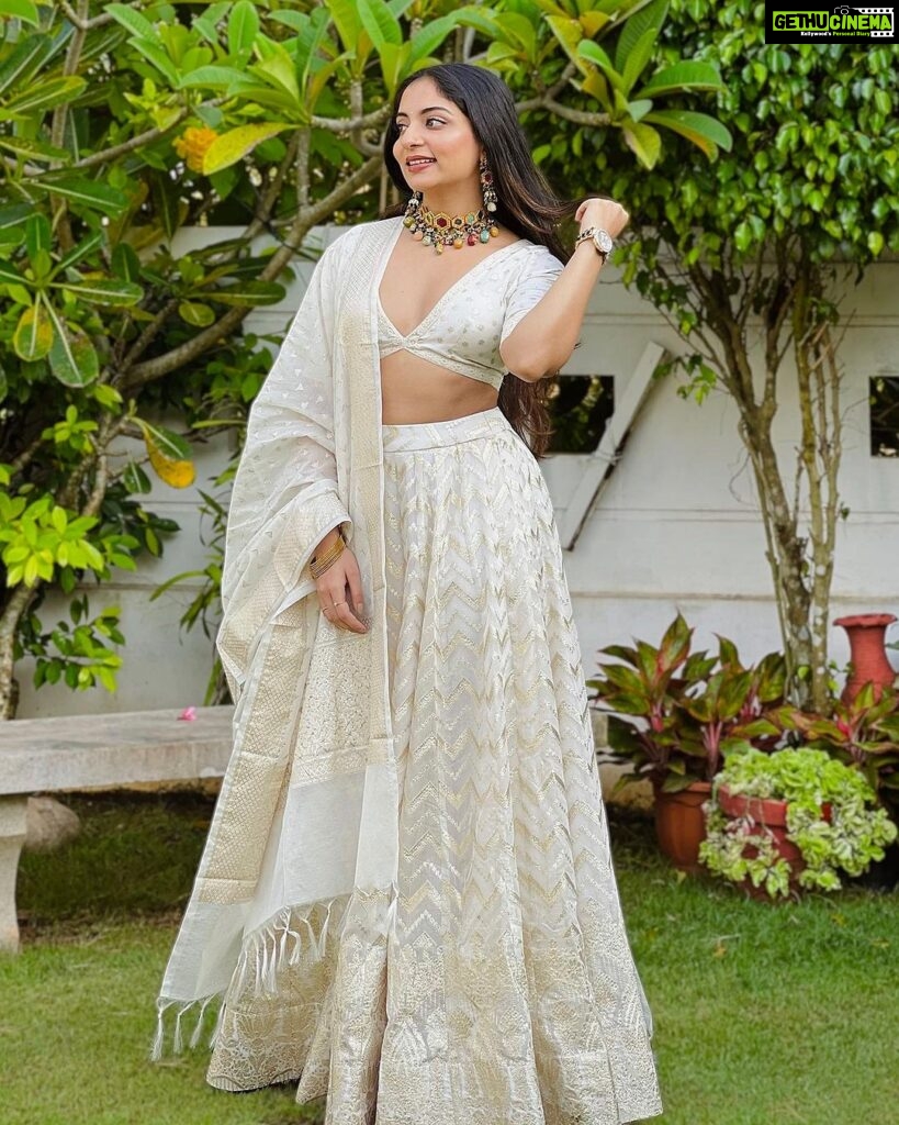 Ishaani Krishna Instagram - Onam is nearing 🤩👀🌸 Outfit : @online.shopping.cartt Watch : @oscwatches