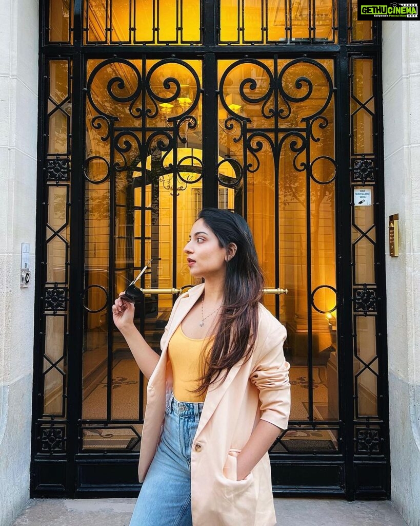 Ishaani Krishna Instagram - 🧡 Paris, France