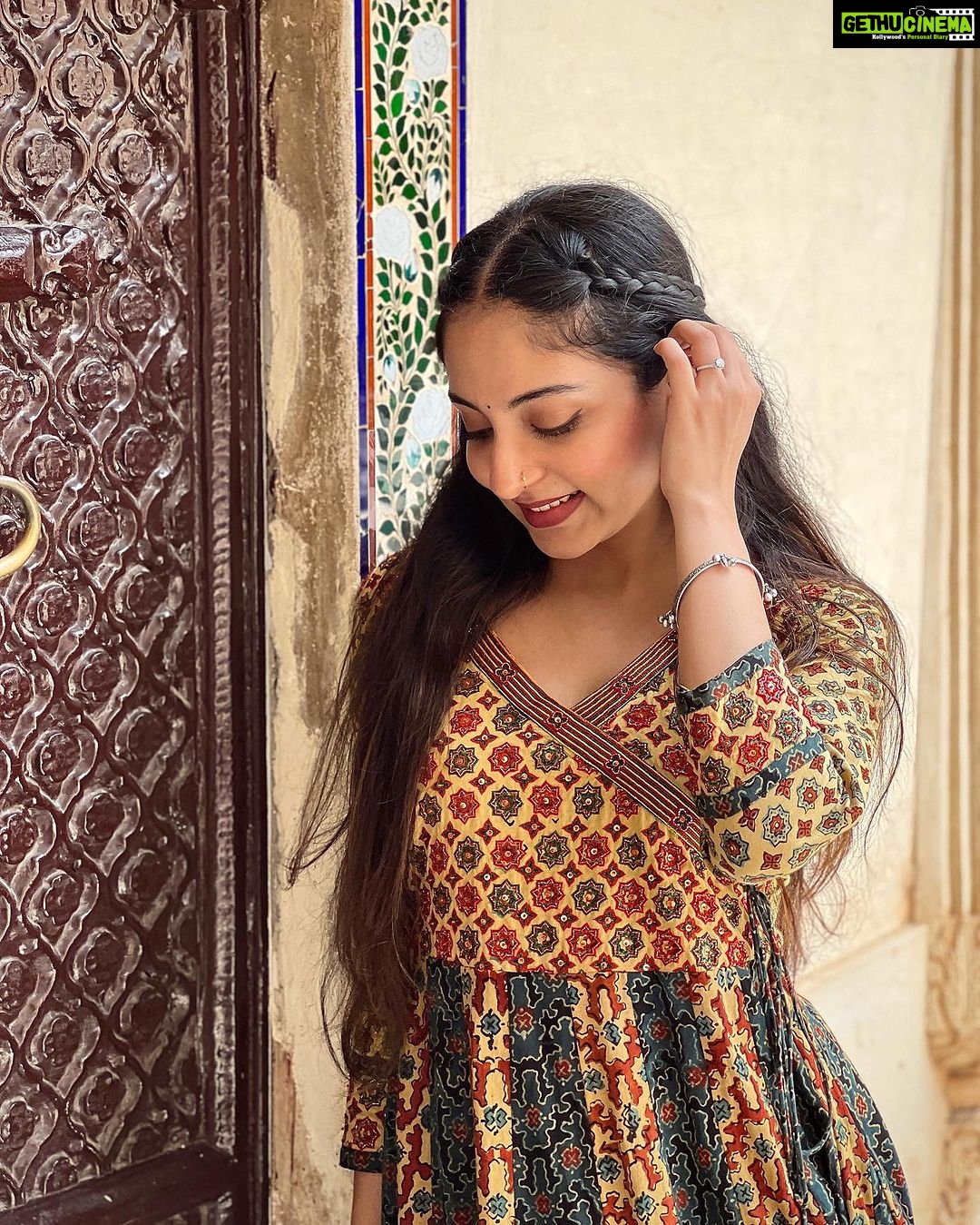 Ishaani Krishna Instagram - 💛 PC : @hansubeeeey Udaipur City palace
