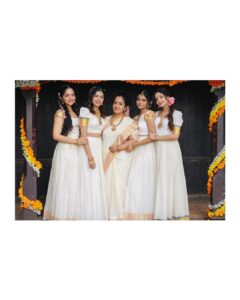 Ishaani Krishna Instagram - ഓണാശംസകൾ 🌸

shot by @sk_abhijith 
jewellery @regaljewellers_in 
hair by @brahma_hairandmakeup 
pattu-pavada stitched by @ahamboutique 

#Onam2023 🌸✨