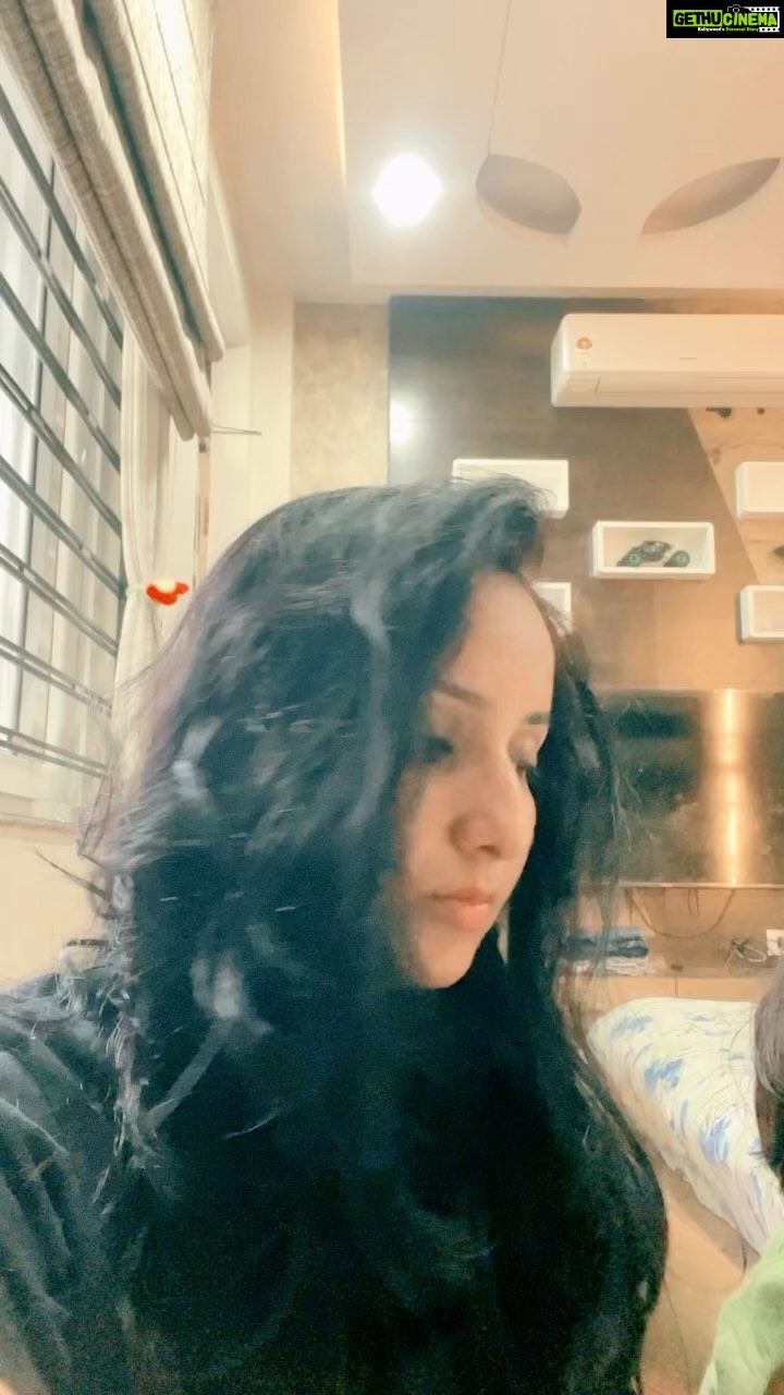 Ishika Singh Instagram - They say all woman 👩 are same … let’s celebrate womanhood lolz 😂 #woman #womanstyle #womaninsight #womanism #funnyreels #funnymeme