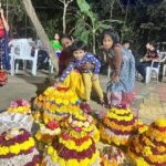Ishika Singh Instagram – “The fragrance of flowers and the vibrant colors of Bathukamma light up the spirit of every Telugu woman.” #bathukamma #bathukammacelebrations #bathukamafestival #flowerpower #flowerlovers