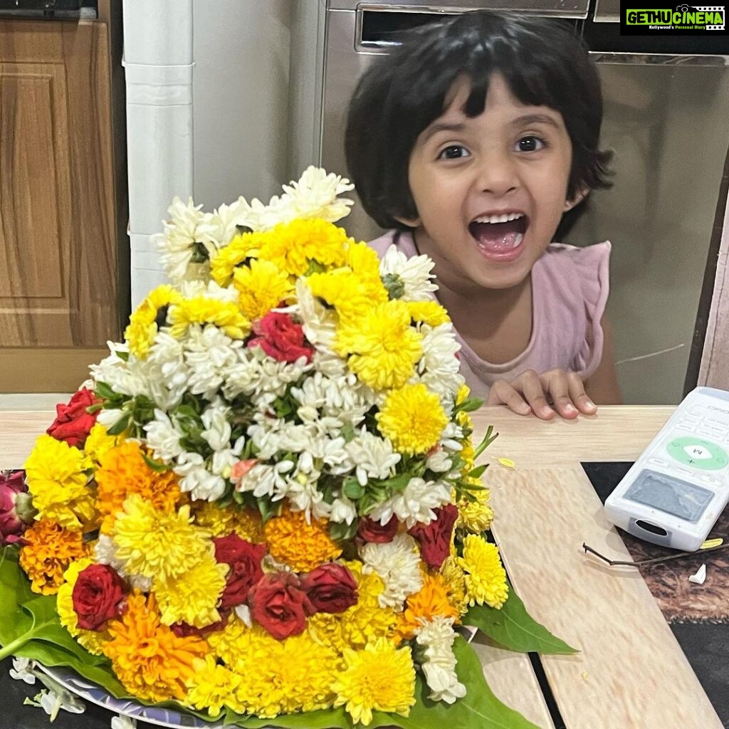 Ishika Singh Instagram - Building a flower tower in a triangle shape and placing durga maa on the top Singing and dancing around, fills the day with happiness … Happy Bathukamma. #happybathukamma #bathukammacelebrations #bathukama #bathukamafestival #flowerarrangement