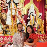 Ishita Dutta Instagram – Vaayu’s first Durga Pujo, a sacred moment when we brought him to the pandal to seek Durga Maa’s blessings. As we stand before her divine presence, we pray for a lifetime filled with spirituality, love, and boundless grace. 🙏👶🕊️
#SubhoNavami North Bombay Durga Puja