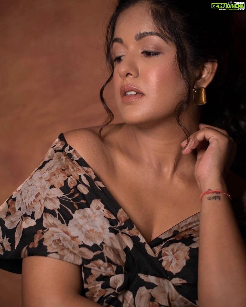 Ishita Dutta Instagram - ❤️❤️❤️ Styled by: @styleitupbyaashna Outfit: @purvisethiacouture Makeup: @meenalvidhani Hair: @makeupdiarybyrk Shot by: @arindamsikdar