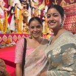 Ishita Dutta Instagram - Saptami: A day filled with devotion, joy, and Maa Durga’s grace. 🌟🎉 #DurgaPujo 🙏🏼 Vatsal’s outfit: @saundhindia Ishita’s Saree: @sanduk.co Jewellery : @kushalsfashionjewellery North Bombay Durga Puja
