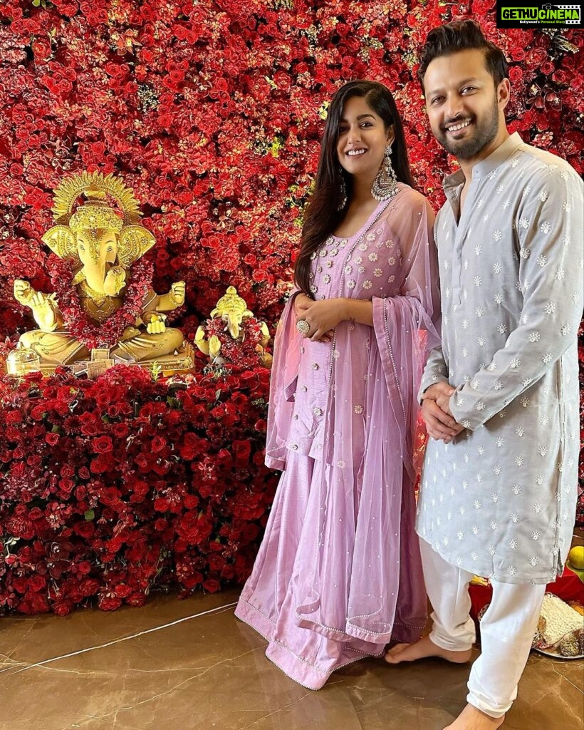 Ishita Dutta Instagram - Day 2 💜 #ganapatibappamorya Wearing my fav colour 😍 Outfit: @monaandvishu @viralmantra Stylist: @styledbynikinagda @indianjewellery999