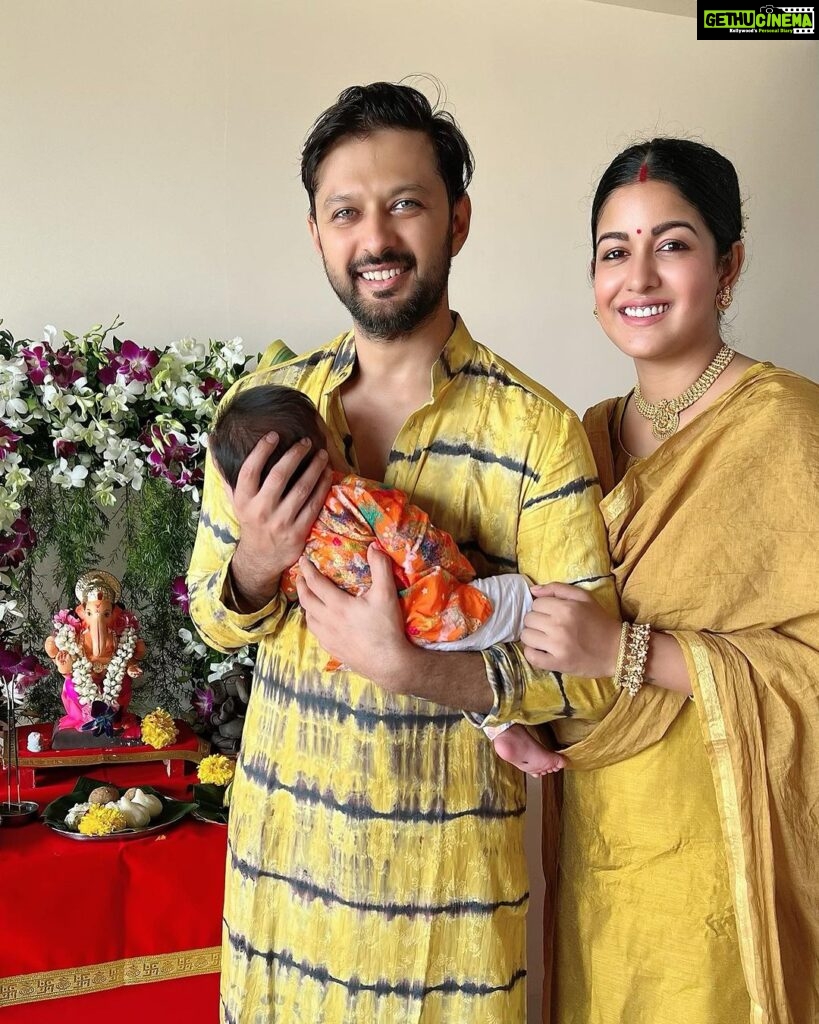Ishita Dutta Instagram - Ganpati Bappa Morya! 🙏🌟 This year’s celebration is extra special as we welcome the blessings of Lord Ganesha with our little angel, Vaayu, who turns 2 months old today. 🎂👶❤ #GaneshChaturthi #VaayusFirstCelebration