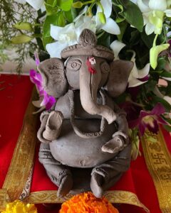 Ishita Dutta Instagram - Ganpati Bappa Morya! 🙏🌟 

This year’s celebration is extra special as we welcome the blessings of Lord Ganesha with our little angel, Vaayu, who turns 2 months old today. 🎂👶❤️ 

#GaneshChaturthi #VaayusFirstCelebration