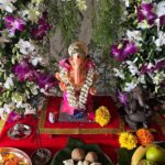 Ishita Dutta Instagram - Ganpati Bappa Morya! 🙏🌟 This year’s celebration is extra special as we welcome the blessings of Lord Ganesha with our little angel, Vaayu, who turns 2 months old today. 🎂👶❤️ #GaneshChaturthi #VaayusFirstCelebration