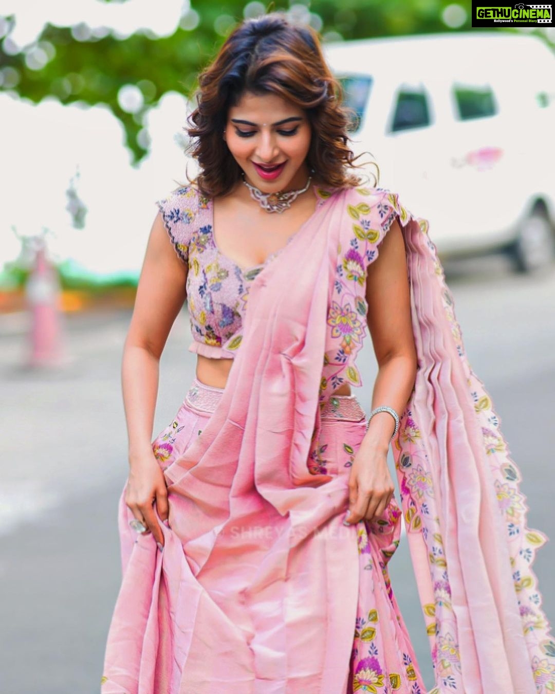 Iswarya Menon Instagram - Pictures that I love & dint see the light 🌞 . Styling by my sweet girl @saranya_raov 💕