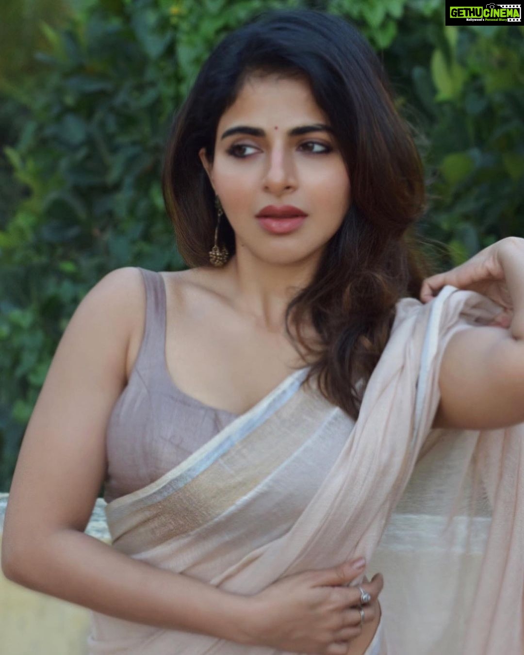 Iswarya Menon Instagram - Wishing you & your family a very happy & prosperous Onam🌸 . . @irst_photography