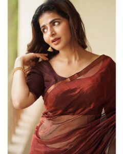 Iswarya Menon Instagram - Since you all like me in a saree 💋
This is for you ♥️
.
📷 @camerasenthil 
@jeevithamakeupartistry 
@thepallushop 
@aaranyarentaljewellery 
@rrajeshananda